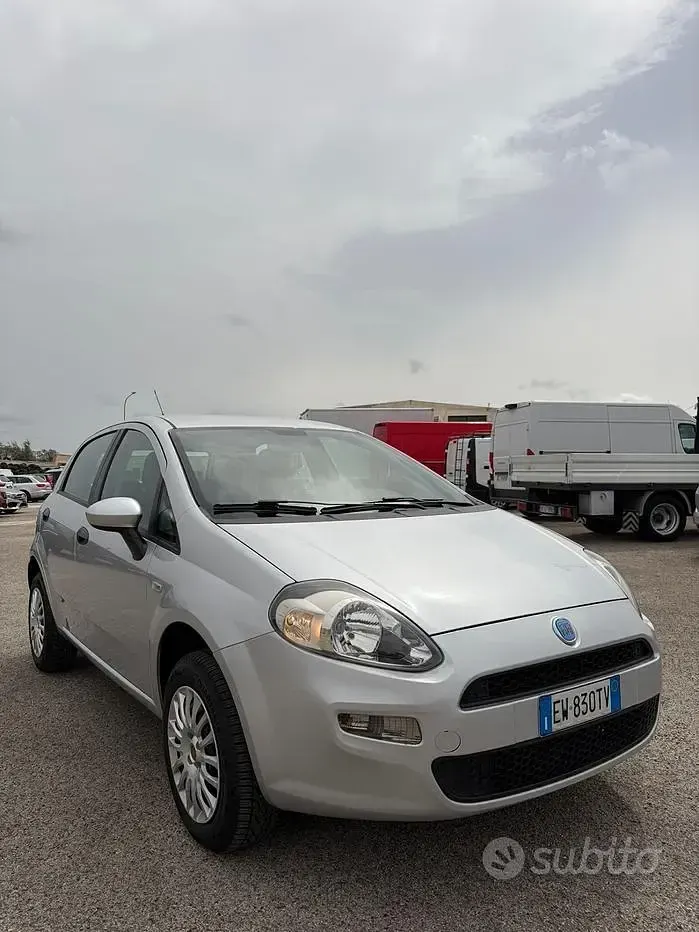 Usata Fiat Punto Street 70 CV (51 kW) 2014 Grigio Utilitaria