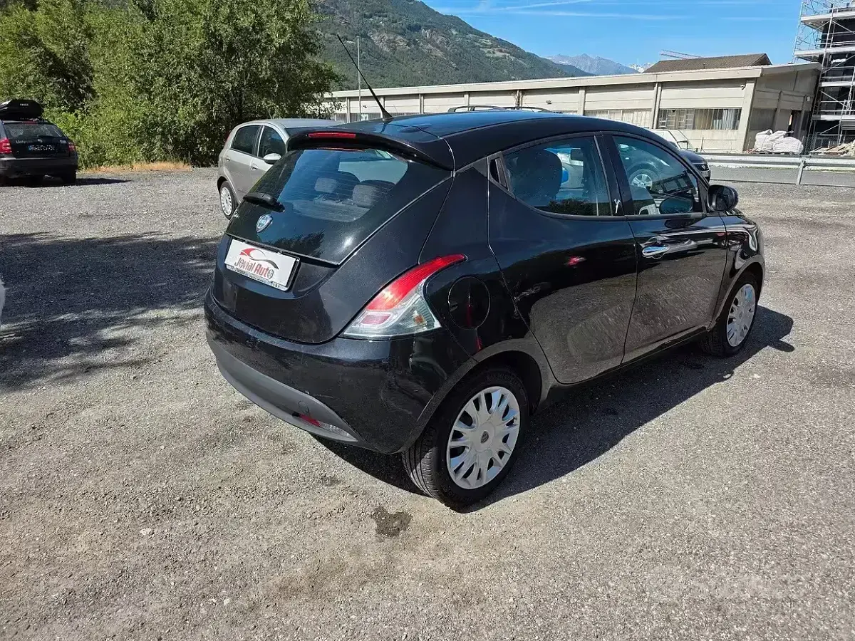 Usata Lancia Ypsilon 69 CV (50 kW) 2011 Nero Utilitaria