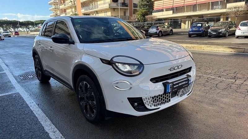 Käytetty Fiat 600 La Prima 101 HP (74 kW) 2025 Valkoinen Katumaasturi