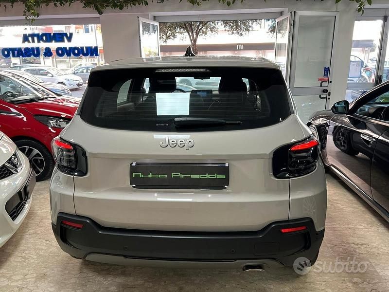 Usata Jeep Avenger Longitude 100 CV (73 kW) 2024 Grigio SUV