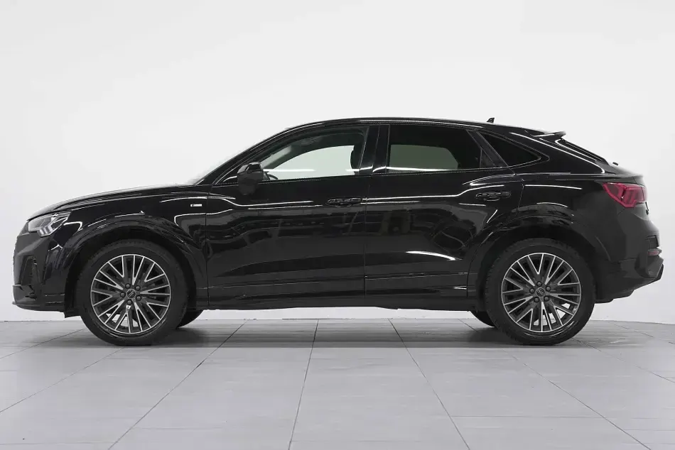 Käytetty Audi Q3 S-Line 150 HP (110 kW) 2023 Katumaasturi