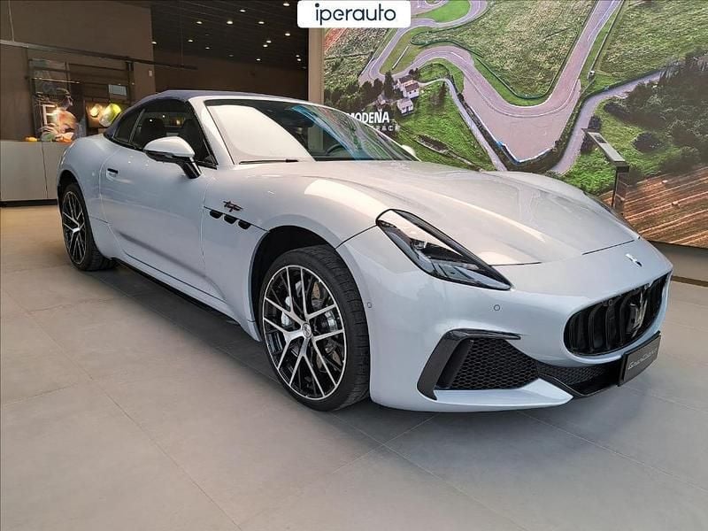 Nuova Maserati GranCabrio 549 CV (403 kW) 2025 Bianco perlato Cabrio