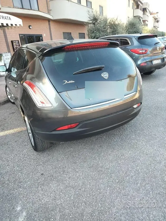Usata Lancia Delta 120 CV (88 kW) 2010 Marrone Utilitaria