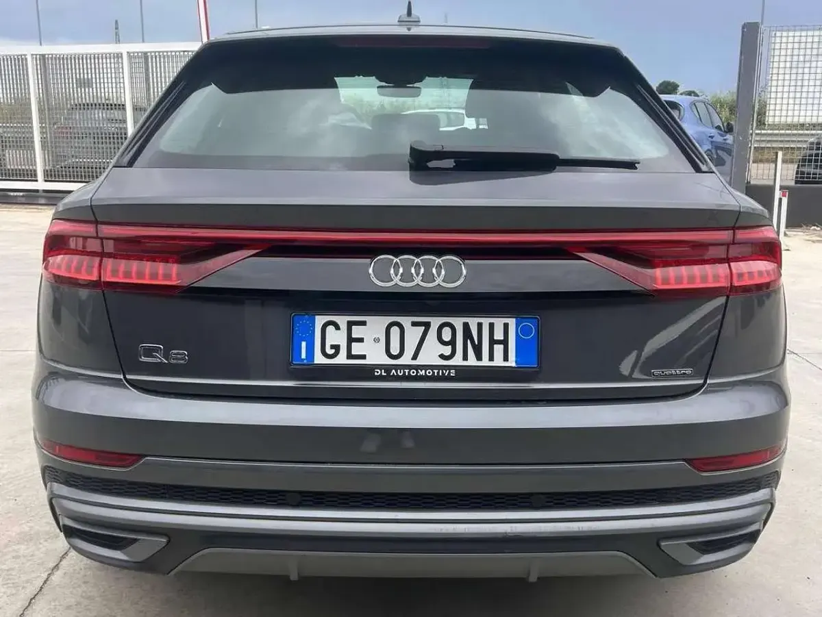 Usata Audi Q8 286 CV (210 kW) 2021 Grigio SUV