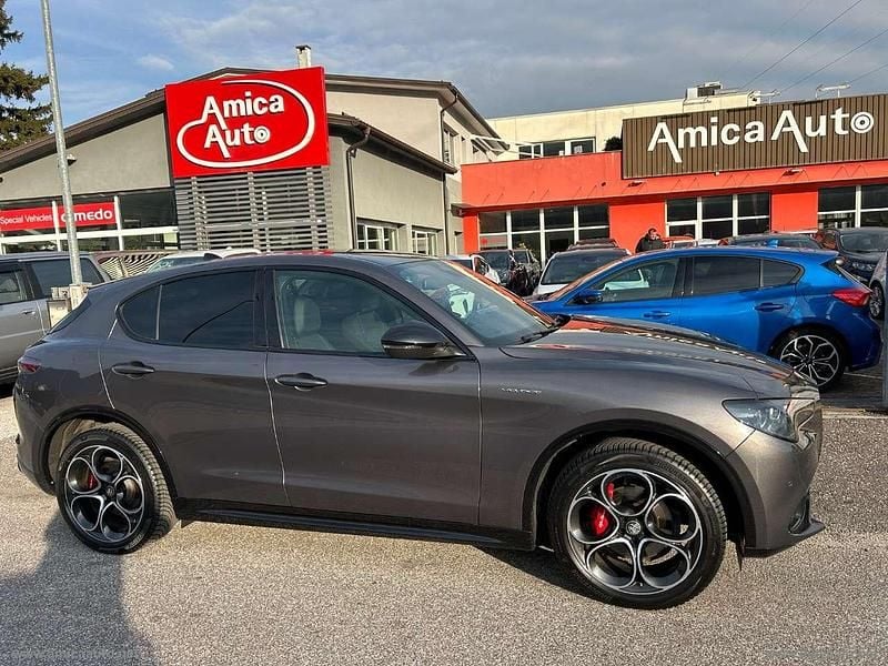 Grigio Usata 2024 Alfa Romeo Stelvio Veloce SUV | 39.900 € (Buon prezzo) - Immagine 1/4