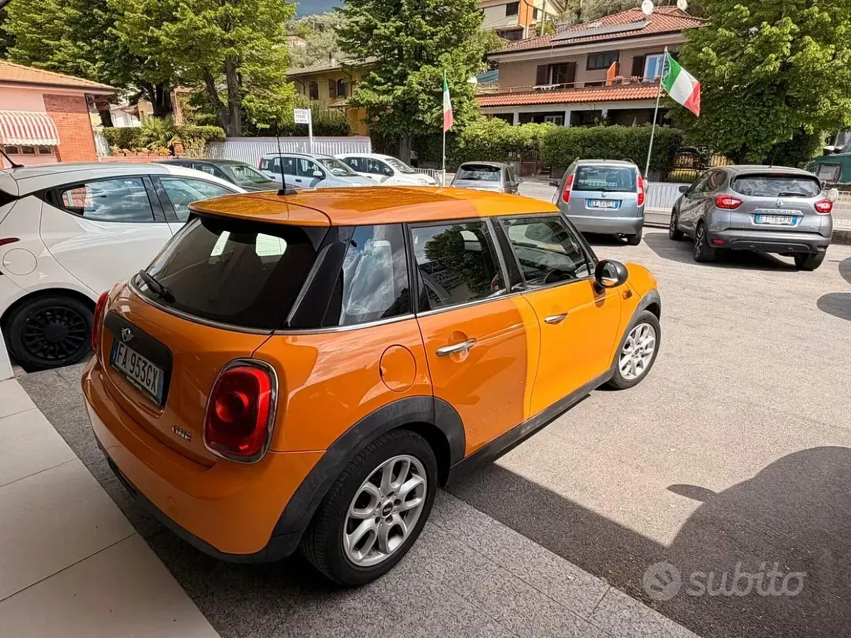 Usata Mini ONE 102 CV (75 kW) 2015 Arancione Utilitaria