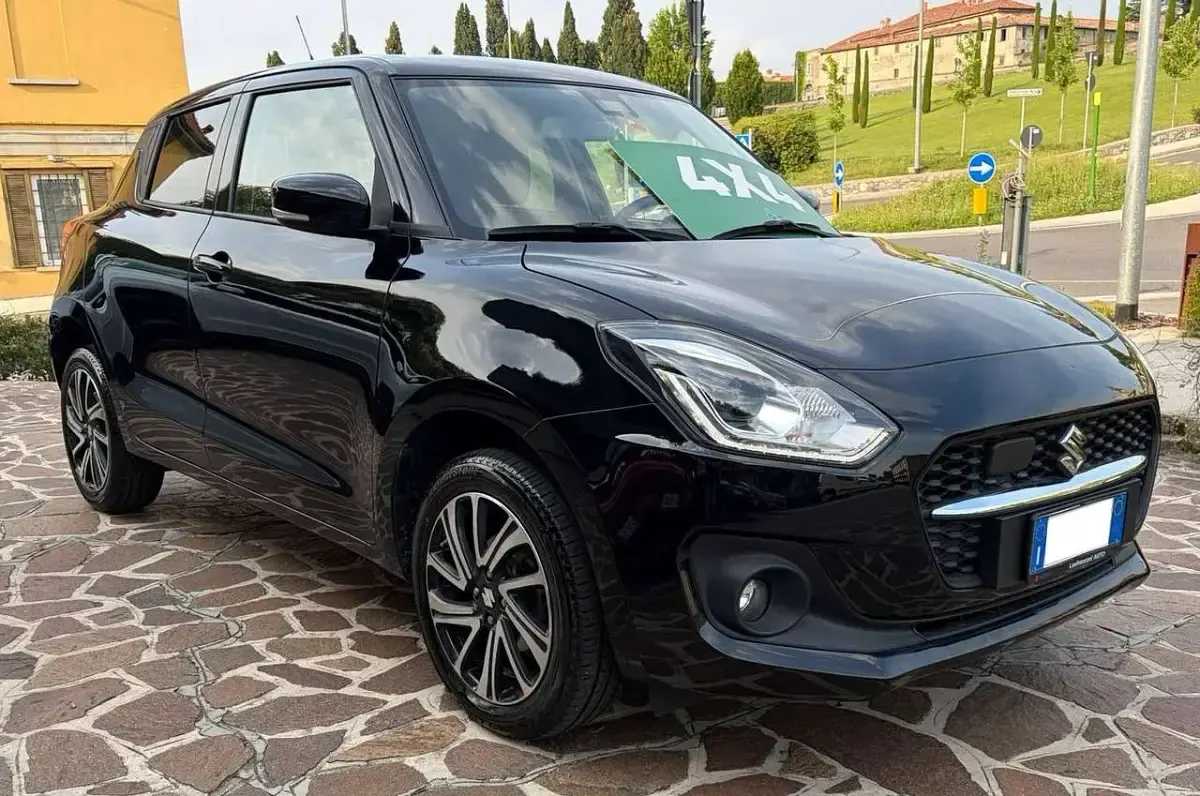 Usata Suzuki Swift 83 CV (61 kW) 2023 Nero Utilitaria