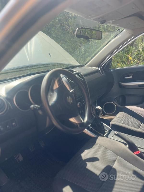 Usata Suzuki Vitara 129 CV (94 kW) 2016 Grigio SUV