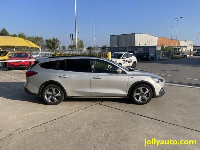 Usata Ford Focus ST-Line 125 CV (91 kW) 2020 Argento / metallizzato Station wagon