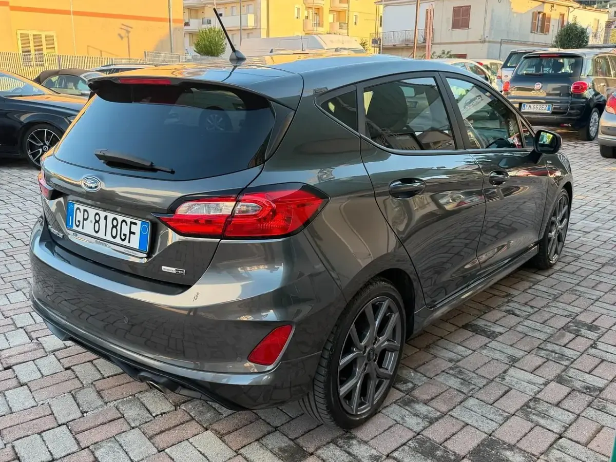 Usata Ford Fiesta ST-Line 125 CV (91 kW) 2023 Grigio Utilitaria
