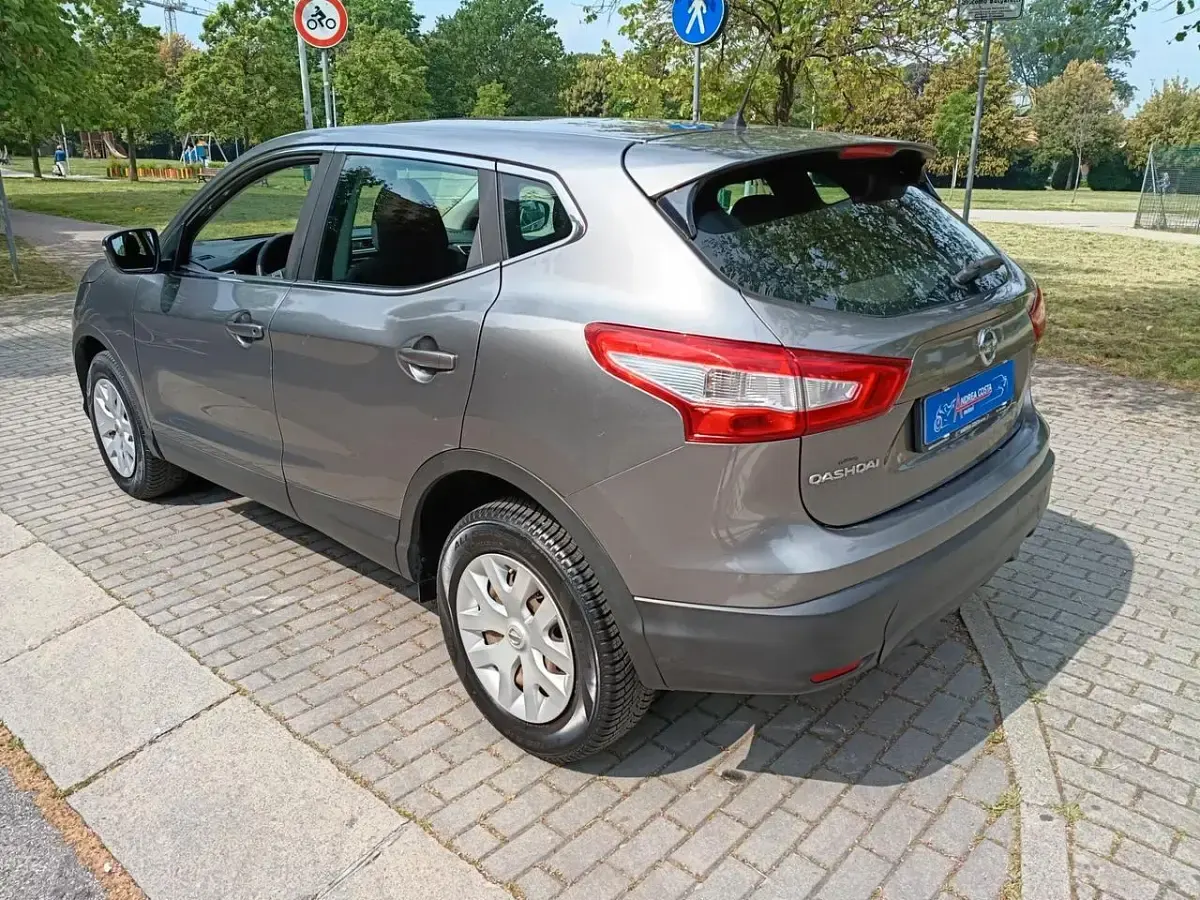 Usata Nissan Qashqai Visia 115 CV (84 kW) 2015 Grigio SUV