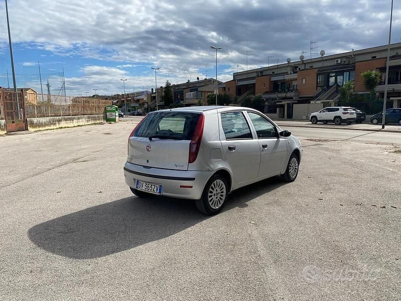 Usata Fiat Punto Classica 80 CV (58 kW) 2009 Argento Utilitaria