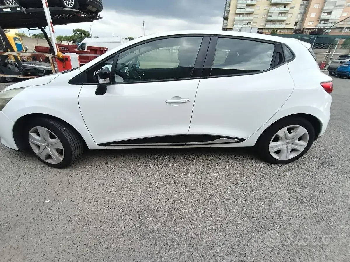 Usata Renault Clio IV 73 CV (53 kW) 2014 Bianco Berlina