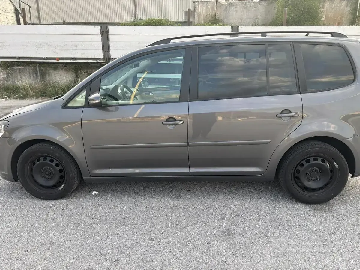 Usata VW Touran 105 CV (77 kW) 2011 Grigio Monovolume