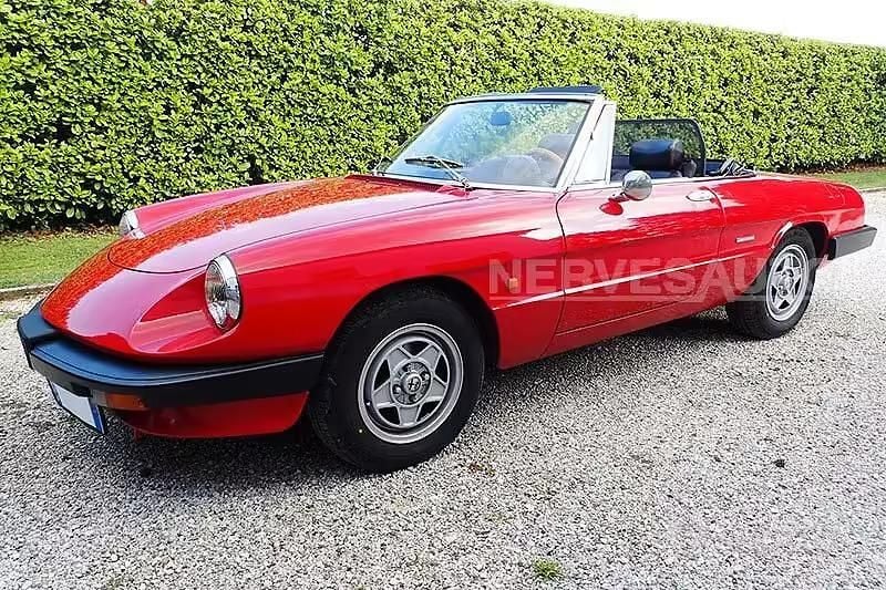 Begagnad Alfa Romeo Spider 115 HK (84 kW) 1989 Cab
