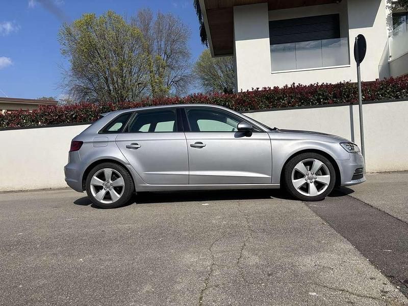 Usata Audi A3 Attraction 110 CV (80 kW) 2016 Argento Berlina