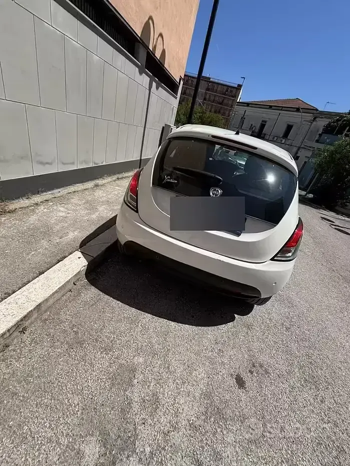 Usata Lancia Ypsilon 95 CV (69 kW) 2012 Bianco Utilitaria