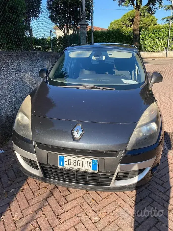 Usata Renault Scénic III 110 CV (80 kW) 2010 Bluazzurro Monovolume