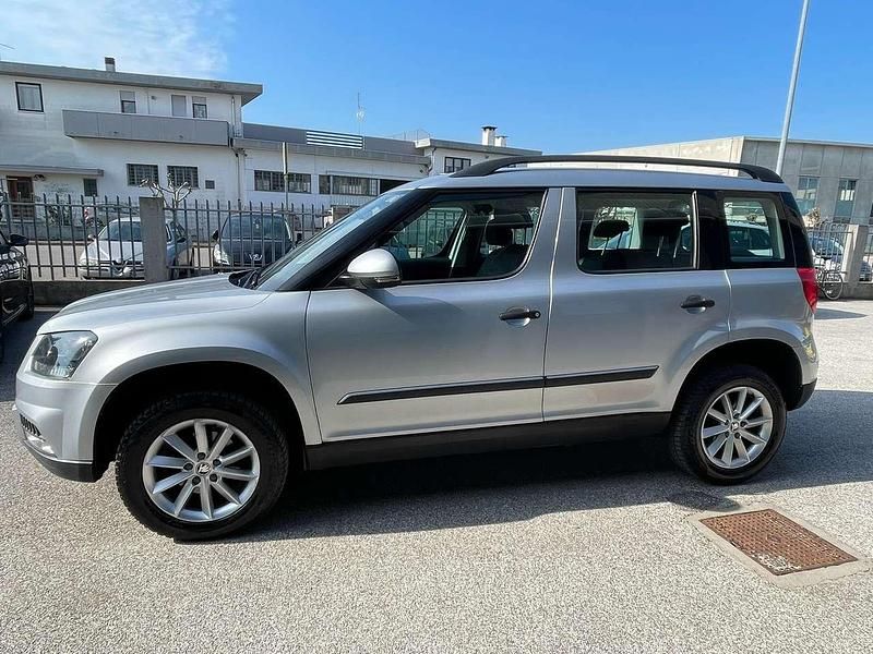 Usata Skoda Yeti Easy 110 CV (80 kW) 2016 Argento SUV