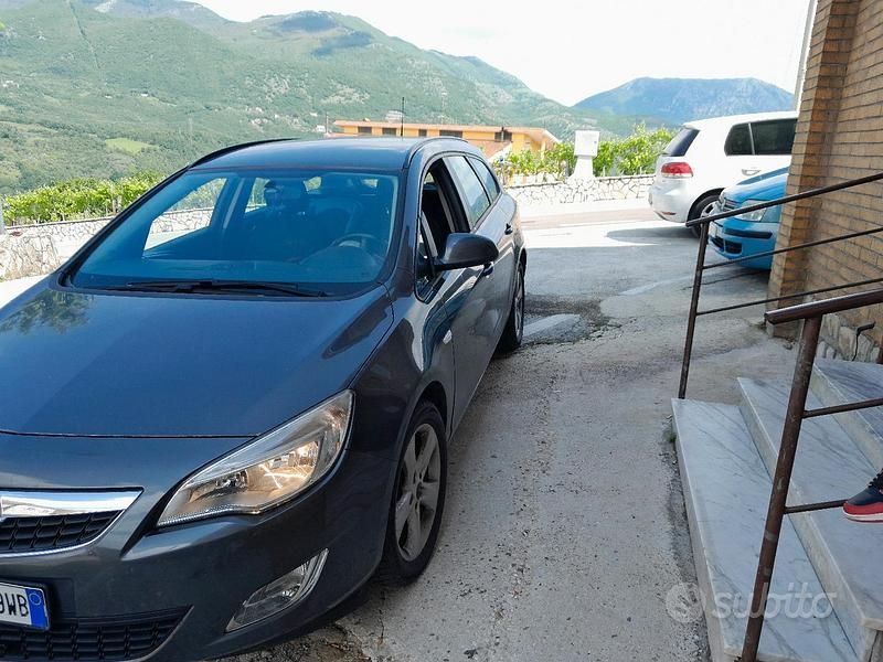 Usata Opel Astra 125 CV (91 kW) 2012 Grigio Station wagon