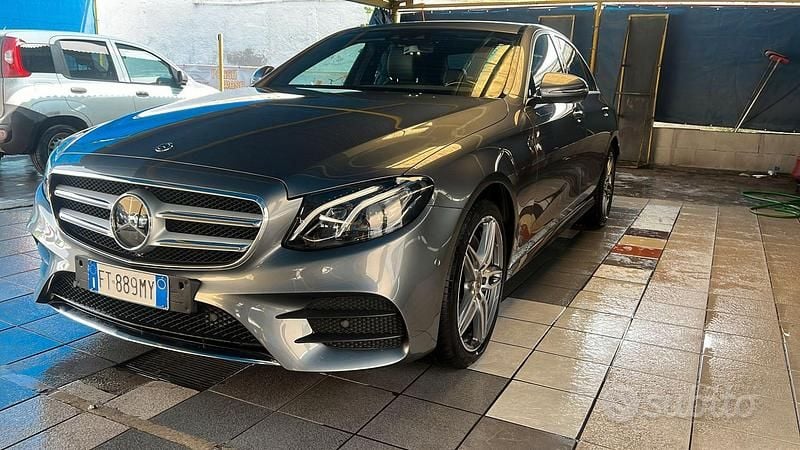 Usata Mercedes E220 Avantgarde 170 CV (125 kW) 2019 Grigio Berlina