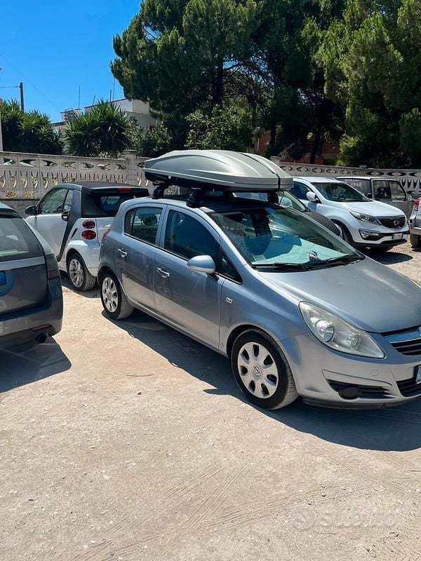 Usata Opel Corsa 75 CV (55 kW) 2010 Blu Berlina