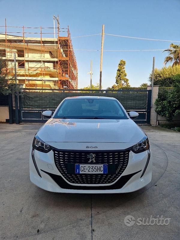 Usata Peugeot 208 Active 75 CV (55 kW) 2021 Bianco Utilitaria