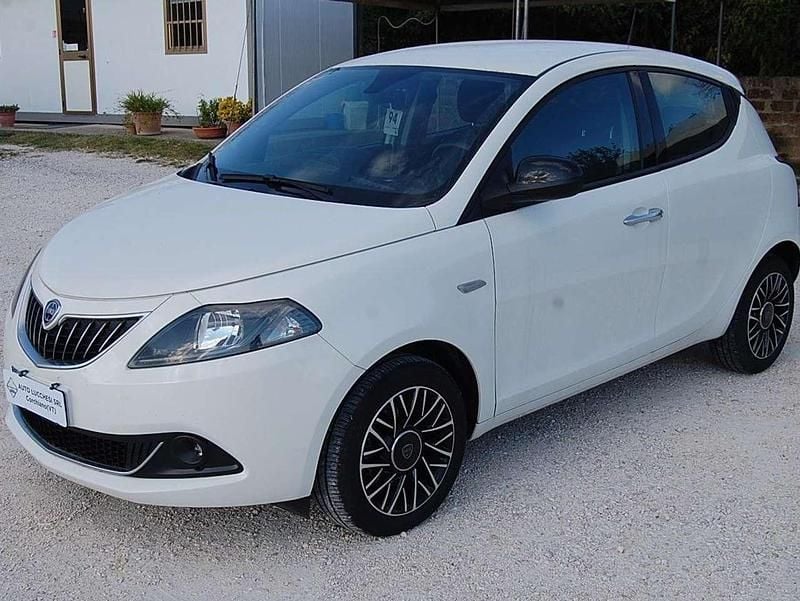 Usata Lancia Ypsilon S 69 CV (50 kW) 2024 Bianco Utilitaria