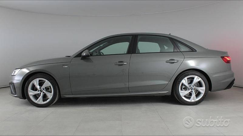 Nuova Audi A4 S-Line 2025 Grigio Berlina