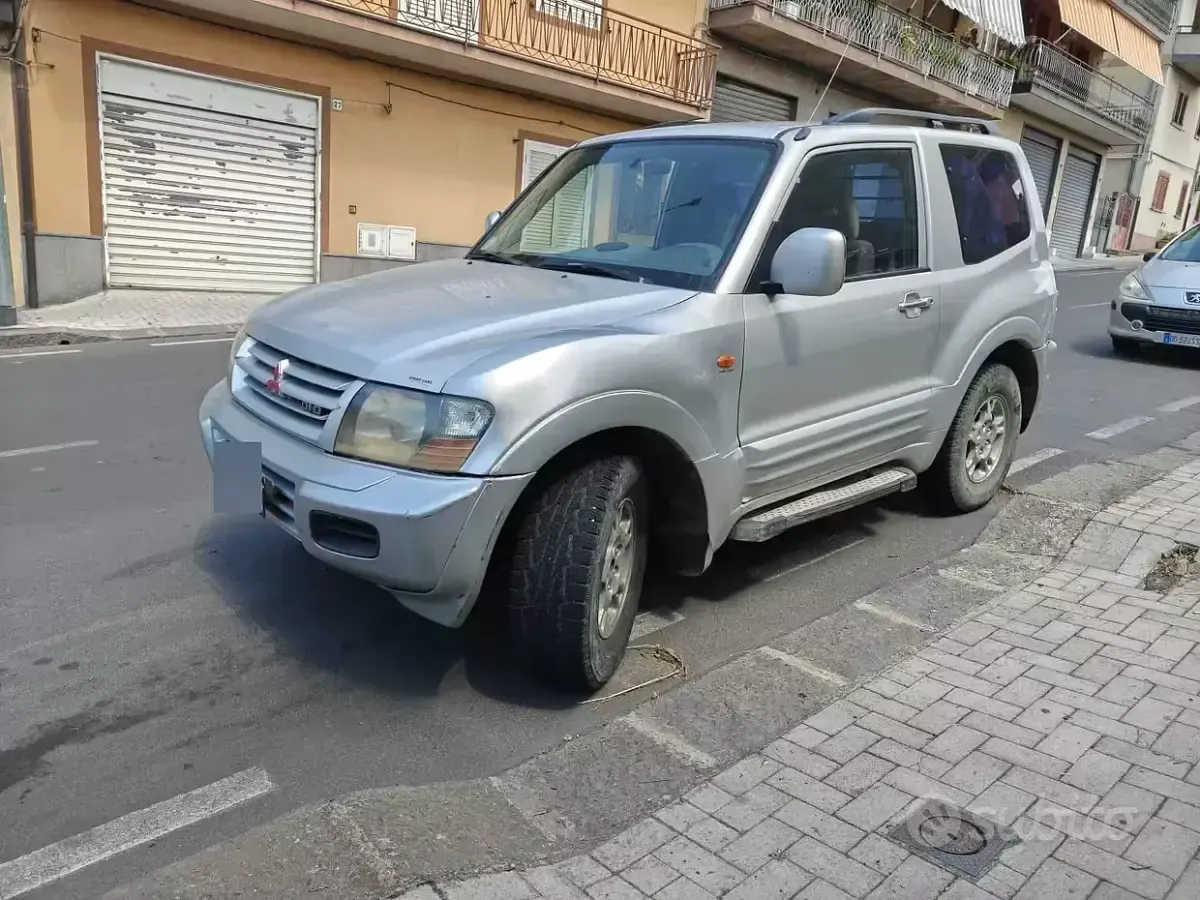 Usata Mitsubishi Pajero 165 CV (121 kW) 2000 Grigio SUV