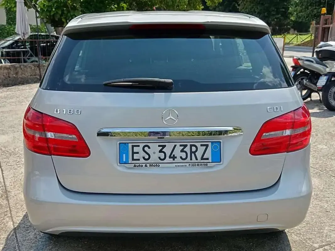 Usata Mercedes B180 Executive 109 CV (80 kW) 2013 Grigio Utilitaria