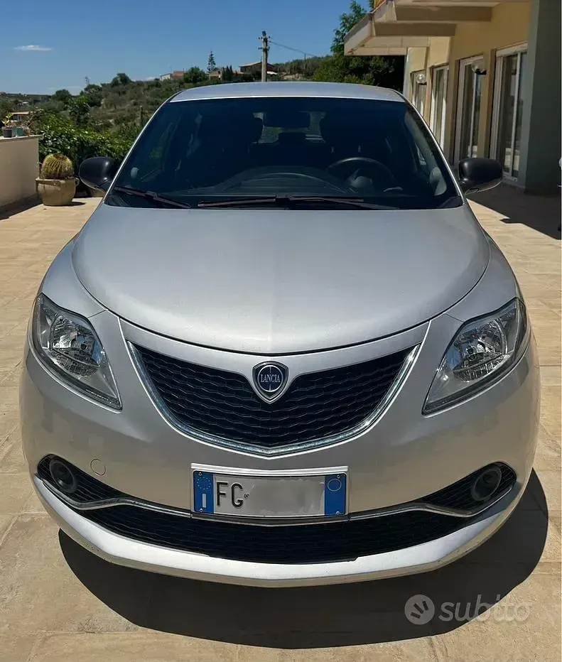Usata Lancia Ypsilon Platinum 60 CV (44 kW) 2017 Grigio Utilitaria