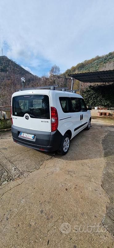 Usata Opel Combo 105 CV (77 kW) 2015 Bianco Monovolume