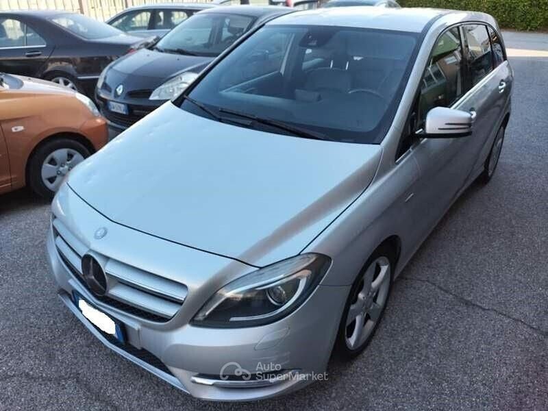 Usata Mercedes B180 Premium 109 CV (80 kW) 2012 Argento Monovolume