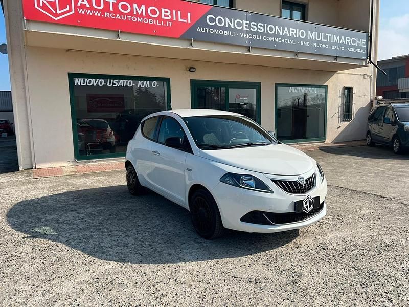 Usata Lancia Ypsilon Silver 69 CV (50 kW) 2021 Bianco Utilitaria