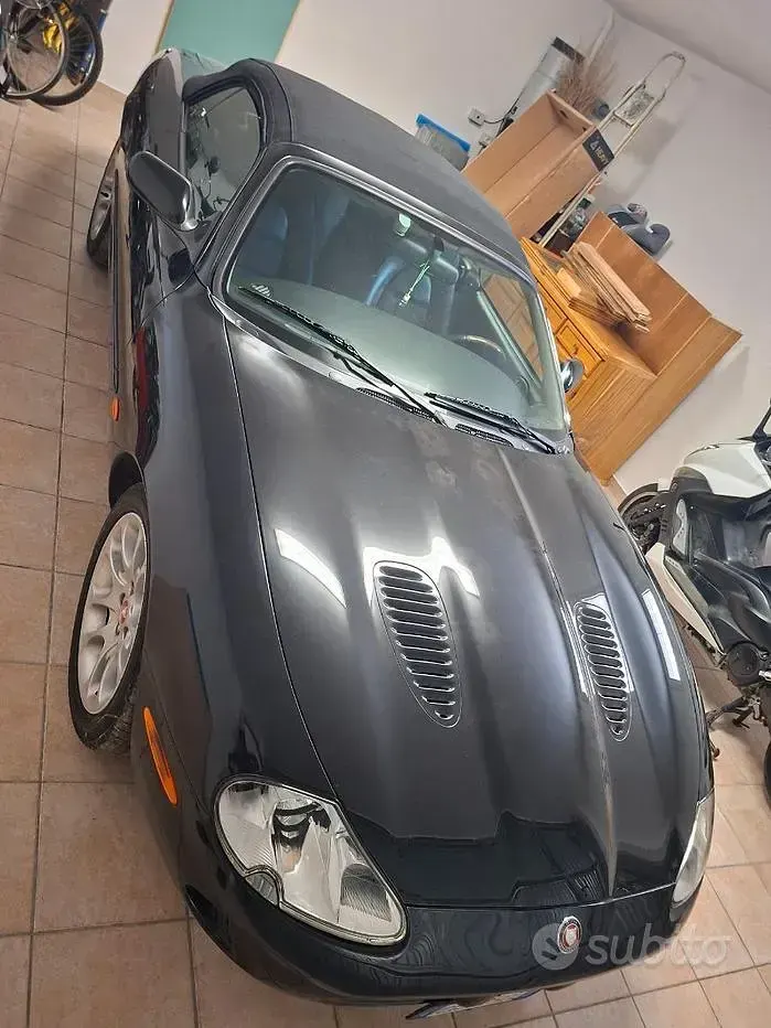 Usata Jaguar XKR 363 CV (266 kW) 1998 Nero Cabrio