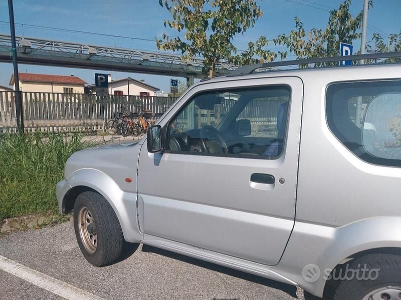 Usata Suzuki Jimny 80 CV (58 kW) 2000 Grigio SUV