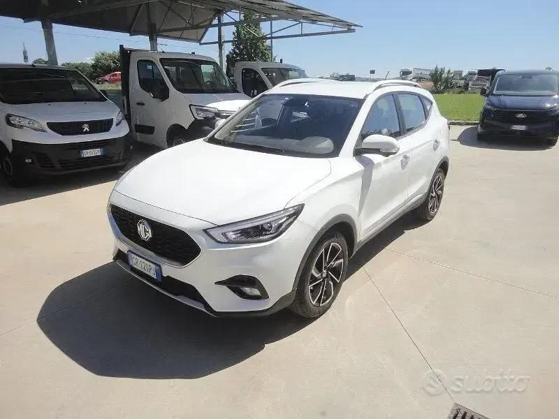 Usata MG ZS Luxury 111 CV (81 kW) 2023 Bianco SUV