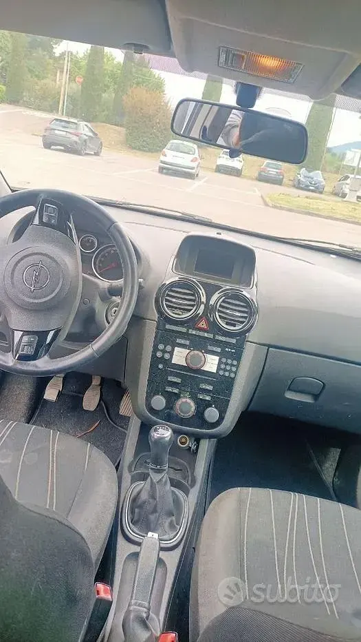 Begagnad Opel Corsa 80 HK (58 kW) 2010 Halvkombi