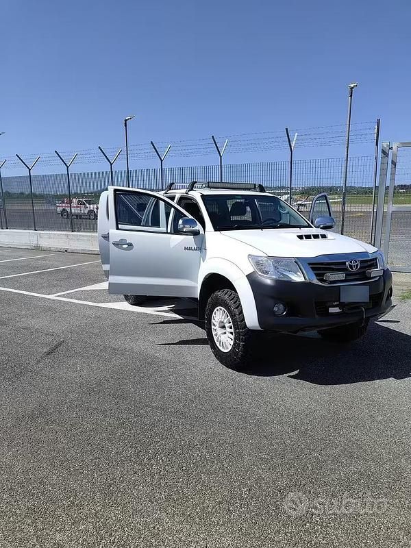 Usata Toyota HiLux 171 CV (125 kW) 2012 Bianco Pick-up