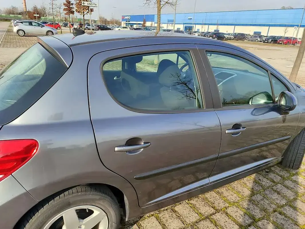 Usata Peugeot 207 Sport 73 CV (53 kW) 2009 Grigio Berlina