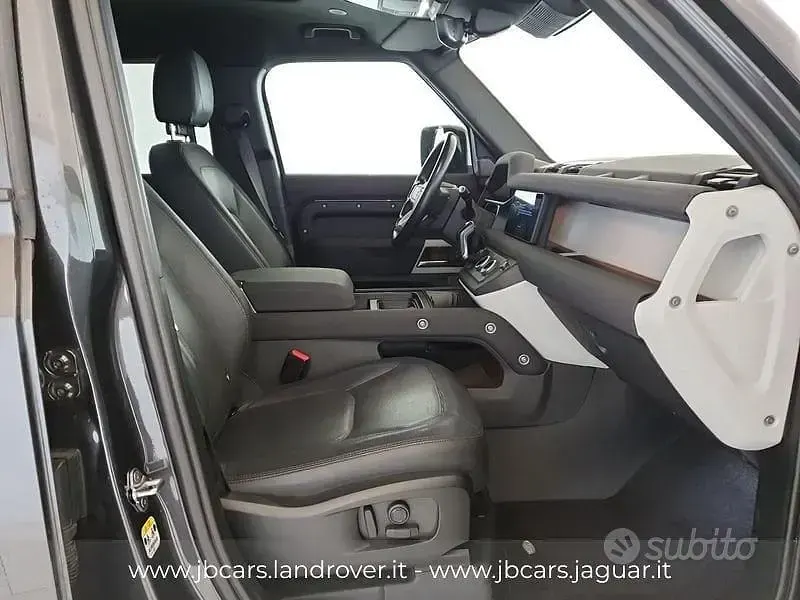 Usata Land Rover Defender Dynamic 200 CV (147 kW) 2022 Grigio SUV