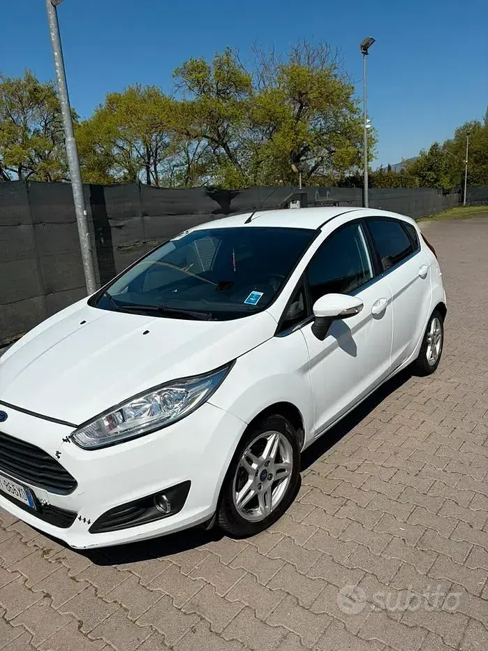 Usata Ford Fiesta 75 CV (55 kW) 2014 Bianco Utilitaria