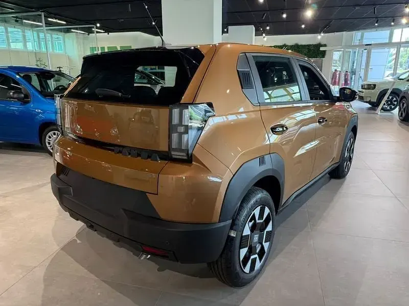Nuova Fiat Grande Panda Icon 101 CV (74 kW) 2026 Bronzo Utilitaria