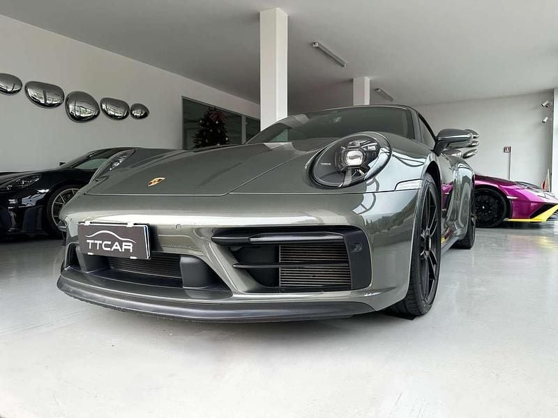 Verde aventurine Usata 2024 Porsche 911 Carrera 4 Cabriolet Cabrio | 174.900 € (Molto cara) - Immagine 1/4