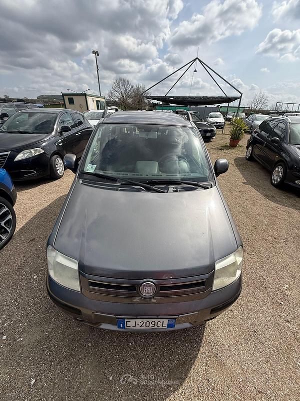 Usata Fiat Panda 69 CV (50 kW) 2011 Gray Utilitaria