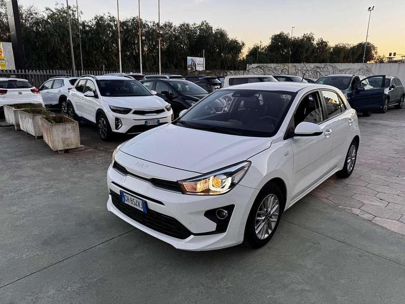 Usata Kia Rio Style 82 CV (60 kW) 2022 Bianco Berlina