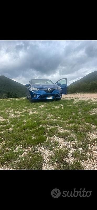 Używany Renault Clio V Zen 86 KM (63 kW) 2020 Niebieski Sedan/Limuzyna