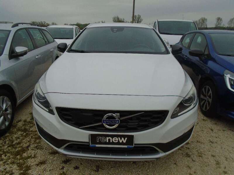 Bianco Usata 2017 Volvo V60 CC Kinetic Station wagon | 14.400 € (Buon prezzo) - Immagine 1/4