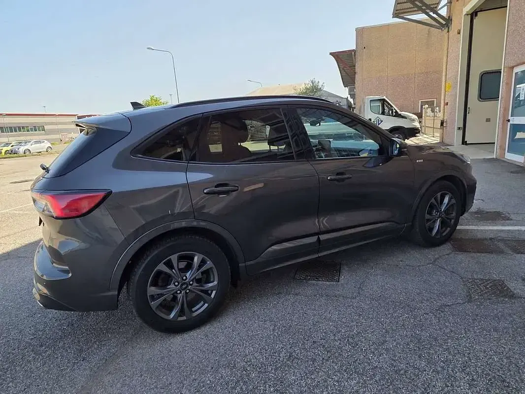 Usata Ford Kuga ST-Line 120 CV (88 kW) 2021 Grigio SUV